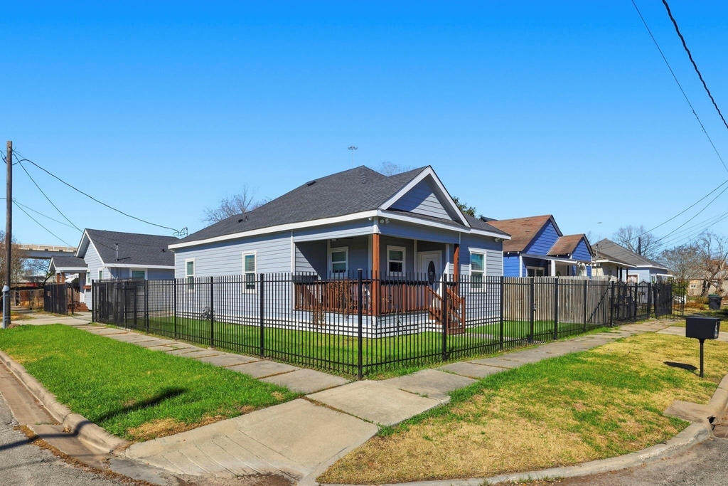 1401 Sydnor Street - Photo 1