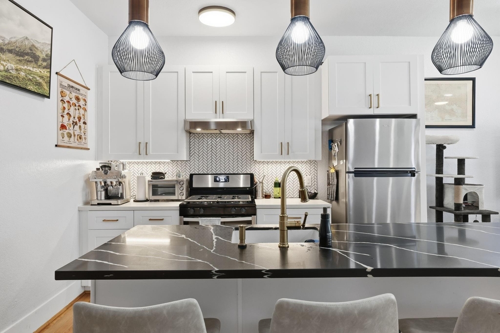 1401 Sydnor Street - Photo 6