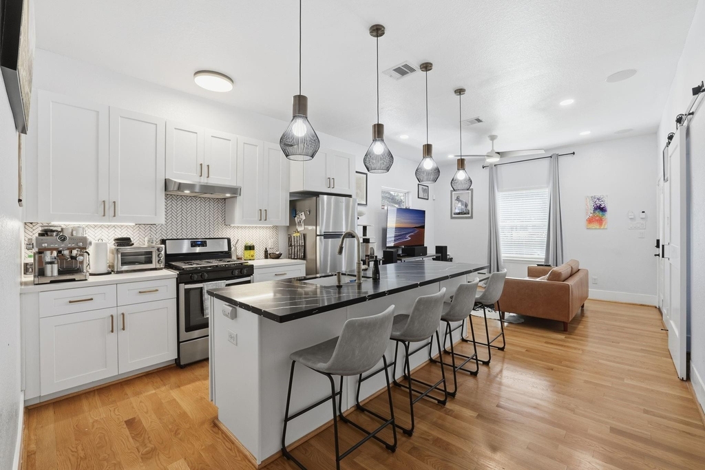 1401 Sydnor Street - Photo 4