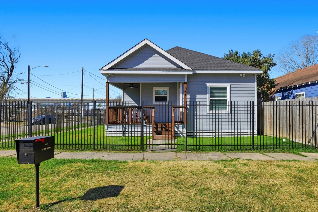 1401 Sydnor Street - Photo 0