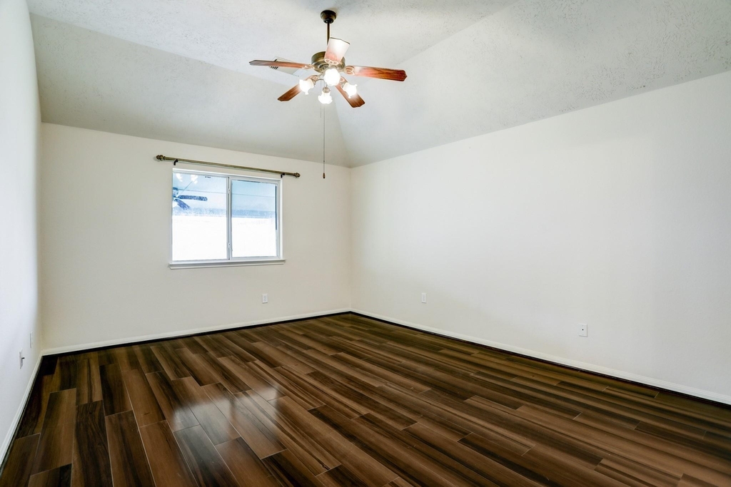 7605 Waterlilly Lane - Photo 10