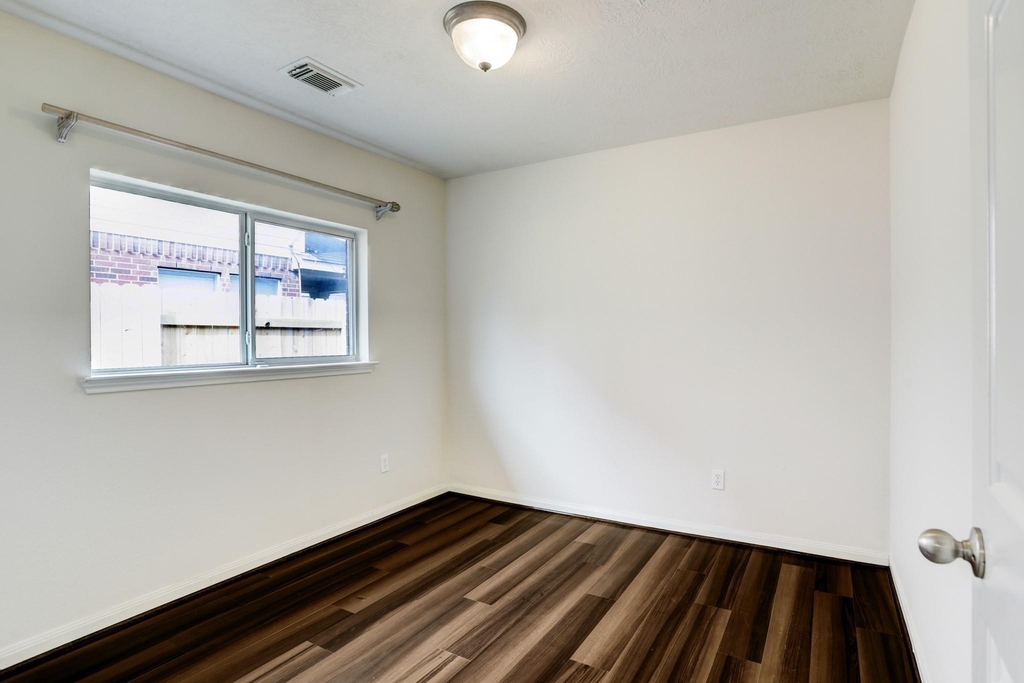 7605 Waterlilly Lane - Photo 8