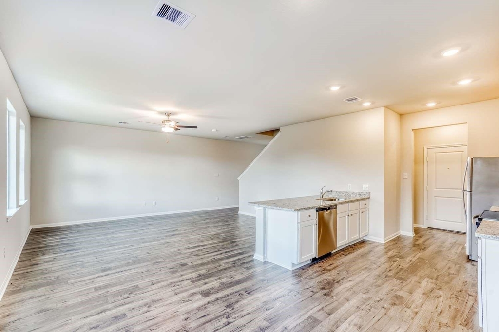 8219 Blooming Meadow Lane - Photo 4
