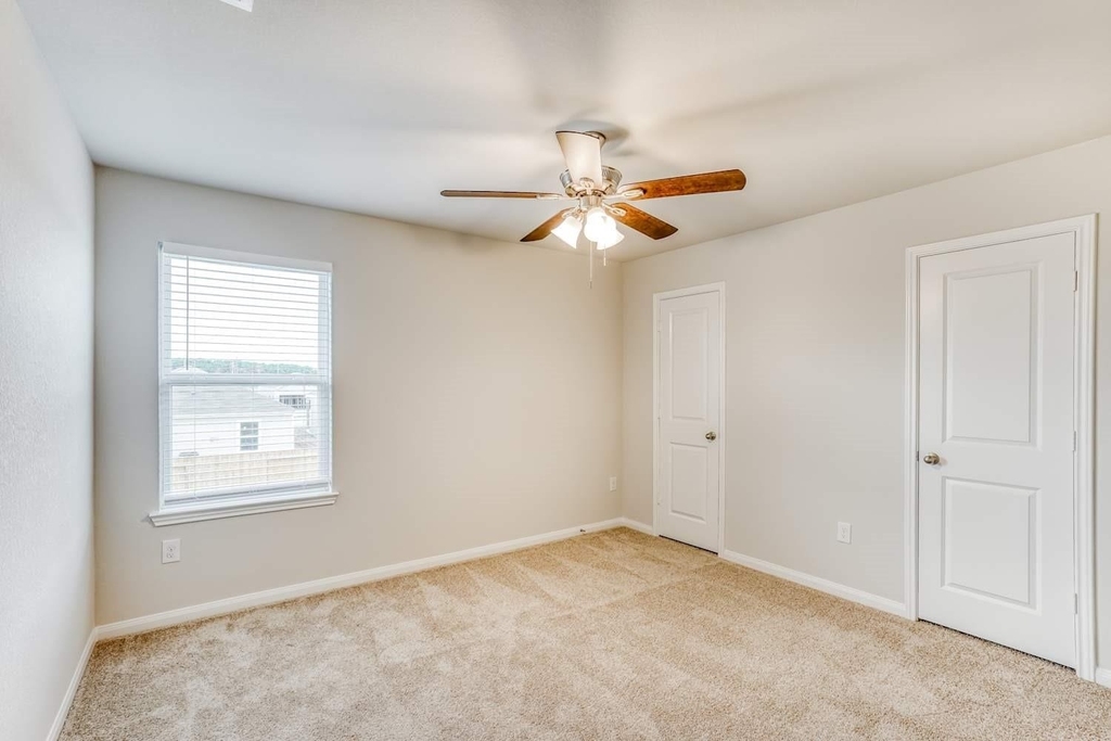 8219 Blooming Meadow Lane - Photo 11