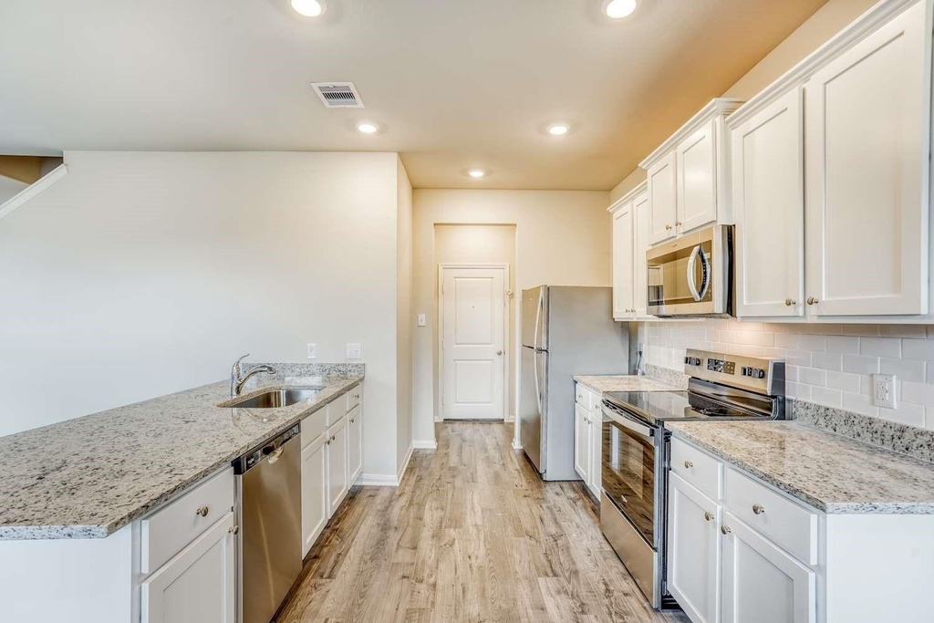 8219 Blooming Meadow Lane - Photo 5