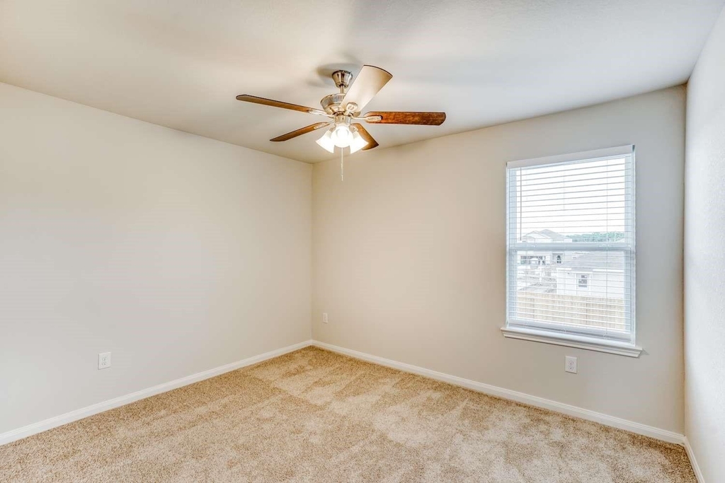 8219 Blooming Meadow Lane - Photo 12