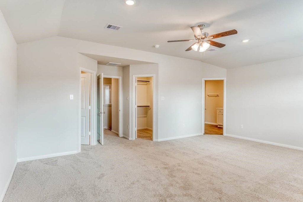 8219 Blooming Meadow Lane - Photo 7