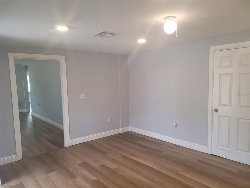 1320 S Oleander Avenue - Photo 3