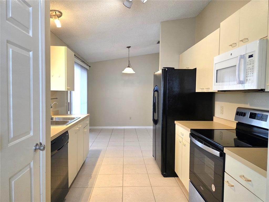 739 Heathrow Avenue - Photo 8