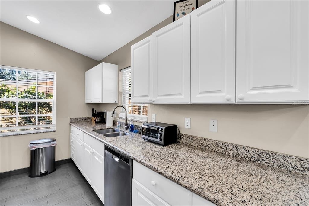 2648 Nassau Street - Photo 6