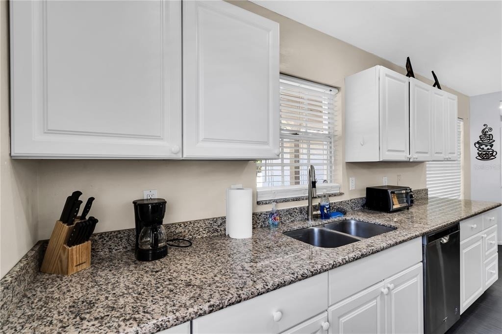 2648 Nassau Street - Photo 8