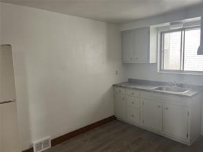 218 Bronx Ave - Photo 8