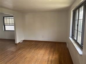 218 Bronx Ave - Photo 3