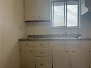 218 Bronx Ave - Photo 7