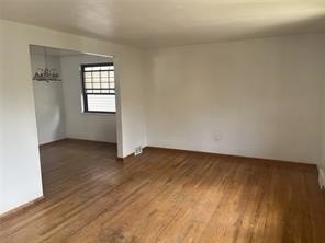 218 Bronx Ave - Photo 2