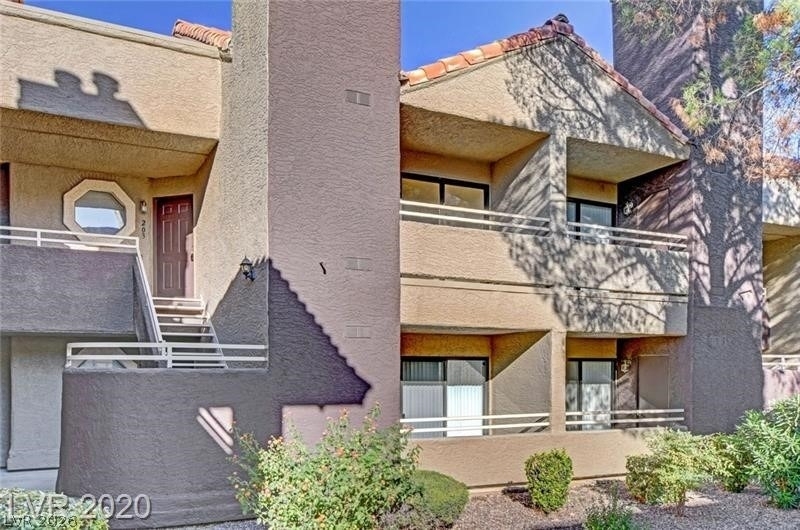 5062 S Rainbow Boulevard - Photo 1