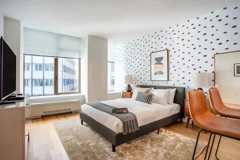 10 Hanover Square - Photo 0