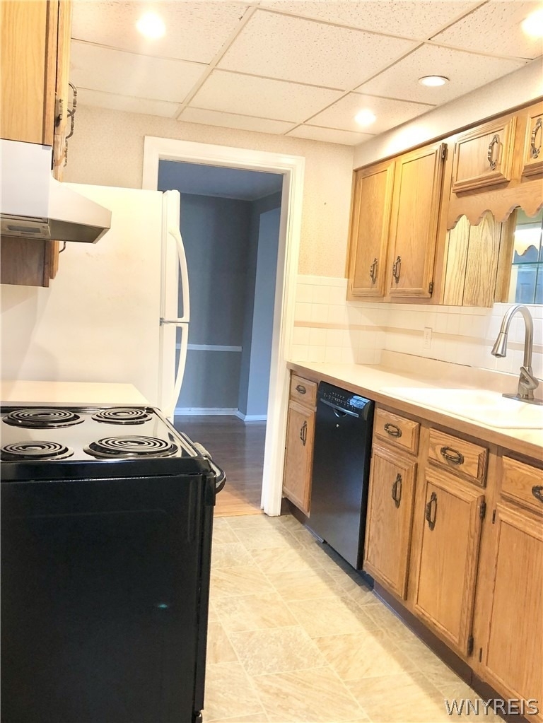 200 Koenig Road - Photo 3