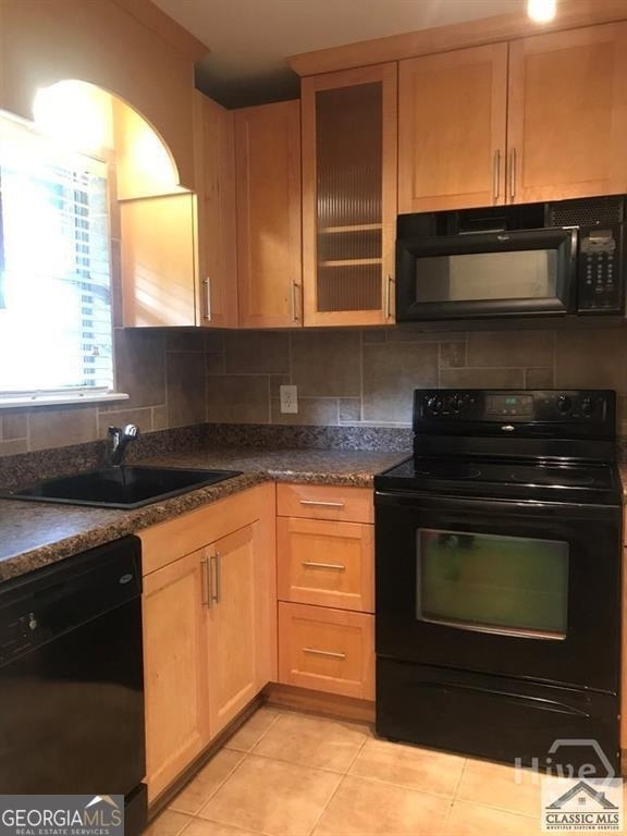1055 Baxter Street - Photo 4
