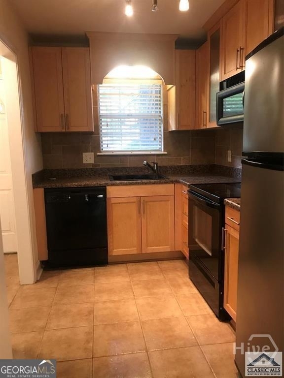 1055 Baxter Street - Photo 3