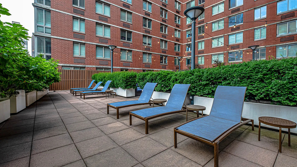 400 West 37th Street - Photo 5