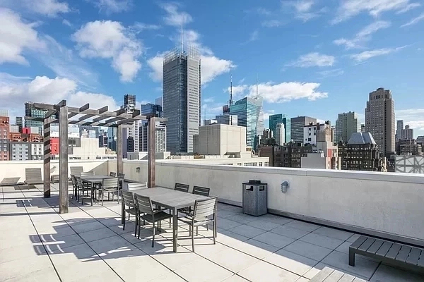 350 West 37th Street - Photo 11
