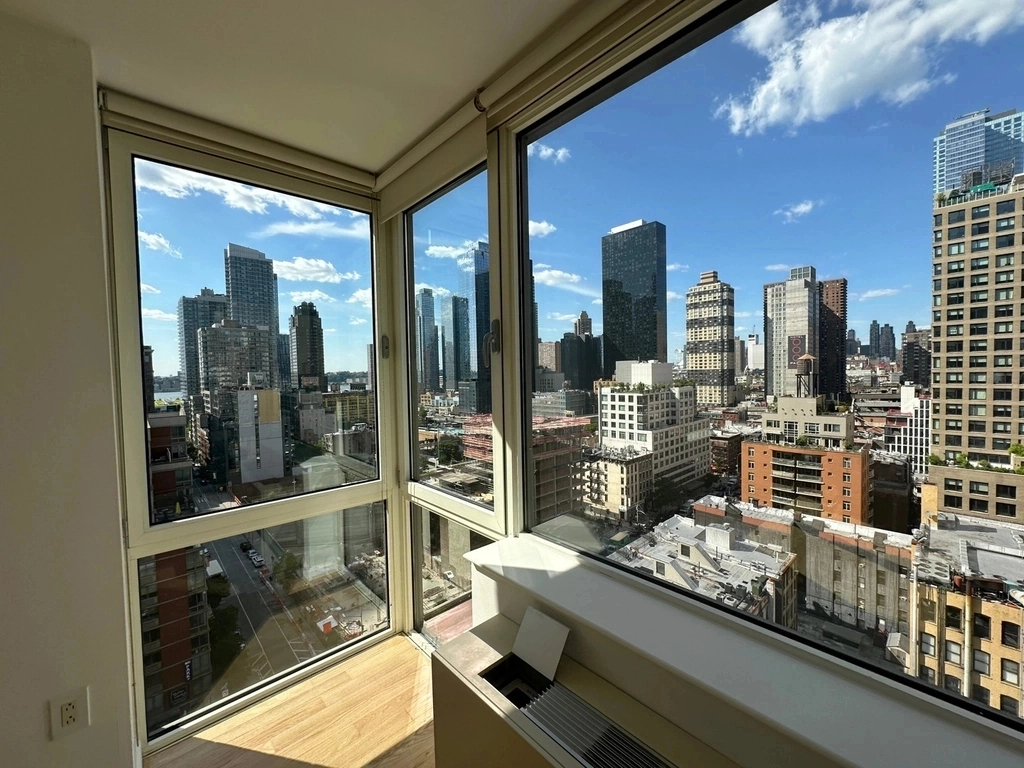 350 West 37th Street - Photo 3
