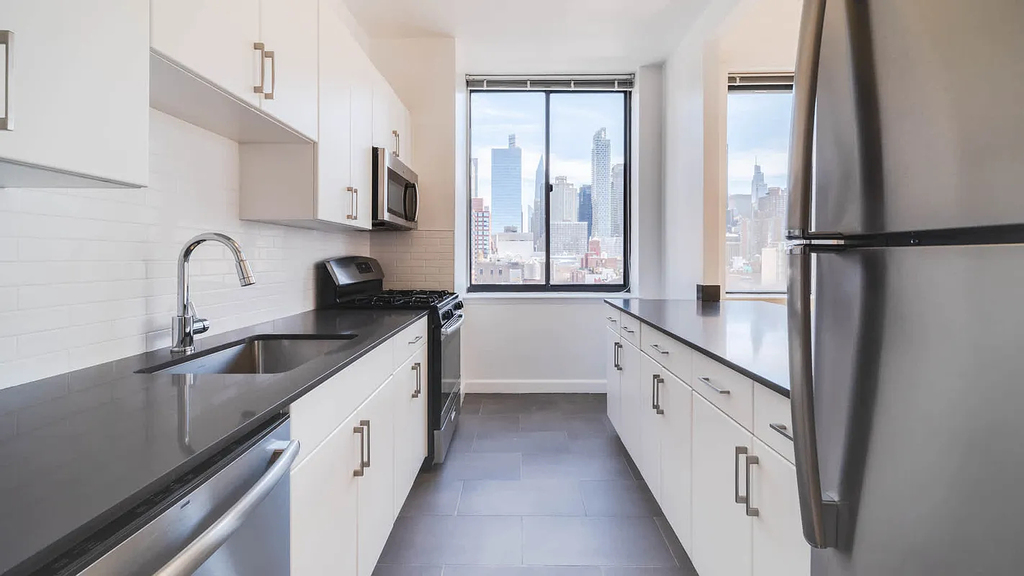 505 West 54th Street - Photo 2