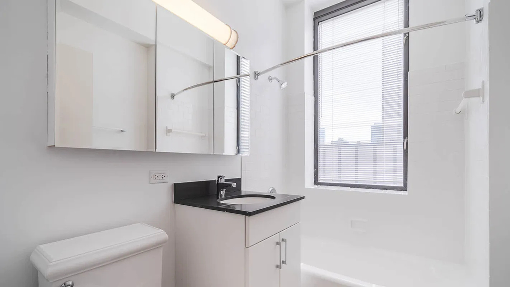 505 West 54th Street - Photo 4
