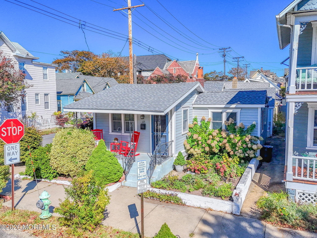 77 Abbott Avenue - Photo 0