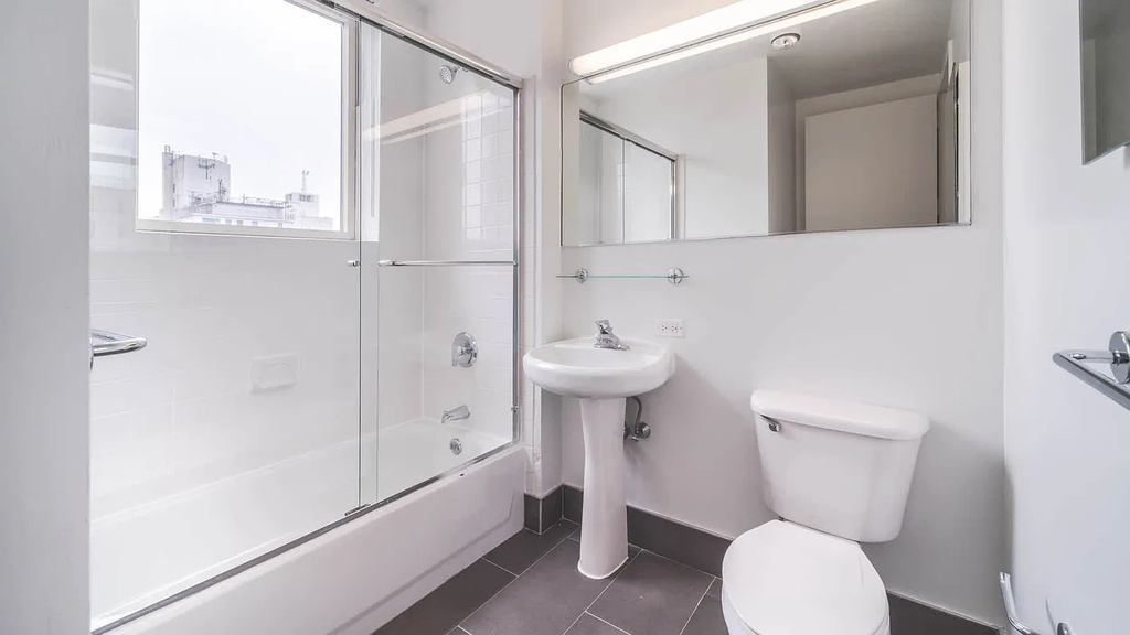 305 West 50th Street - Photo 4