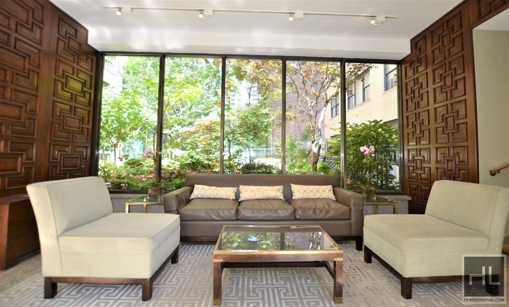 East 49 Street - Photo 10
