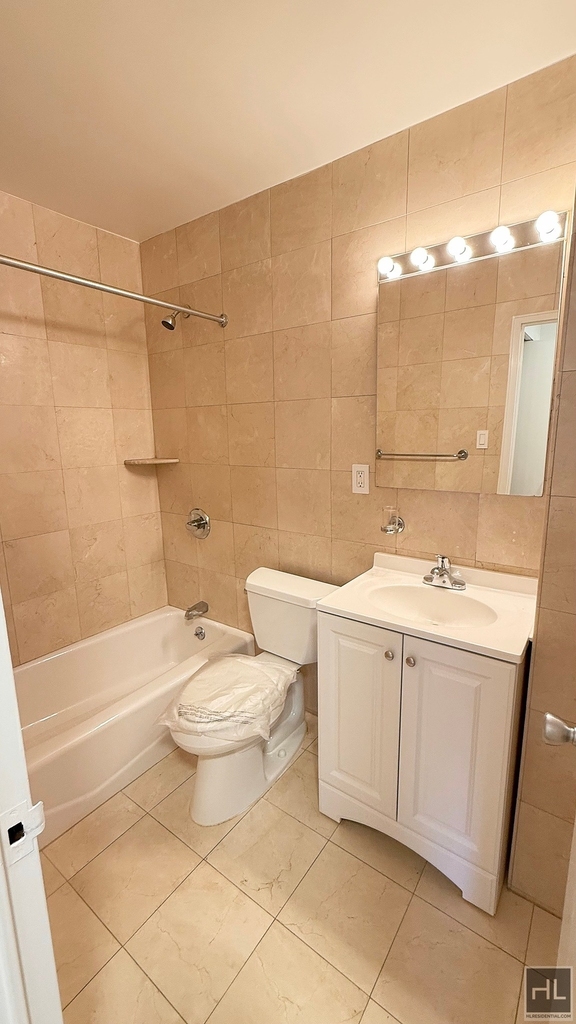 East 49 Street - Photo 8