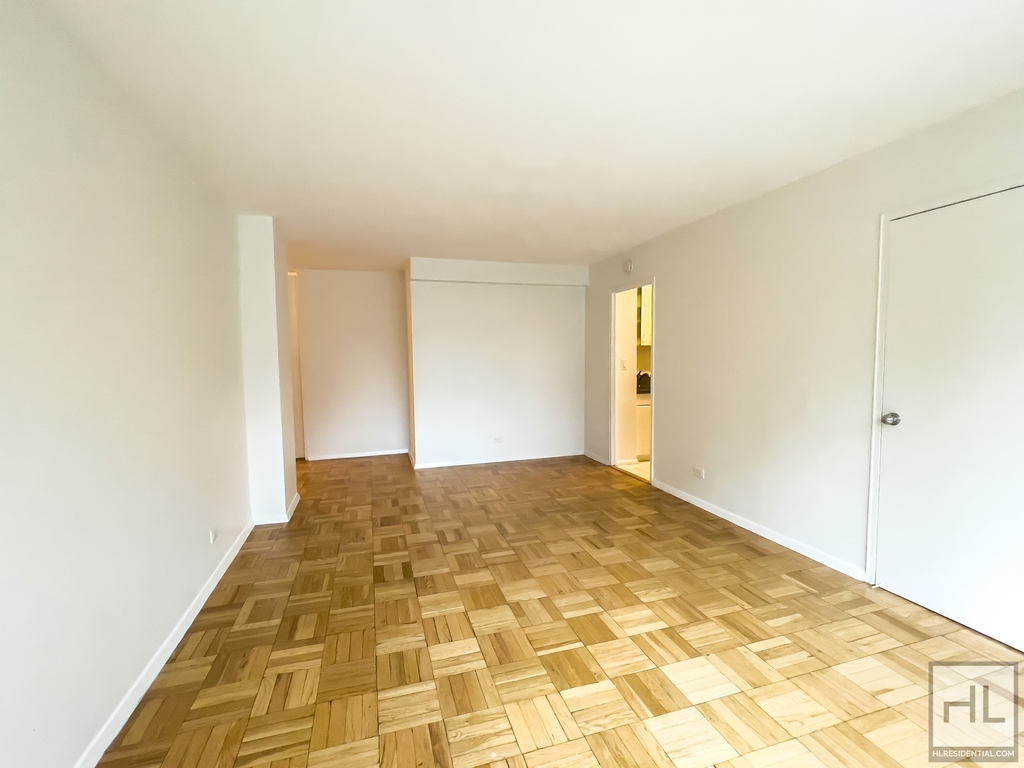 East 49 Street - Photo 2