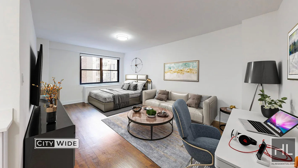 E 16 St - Photo 1