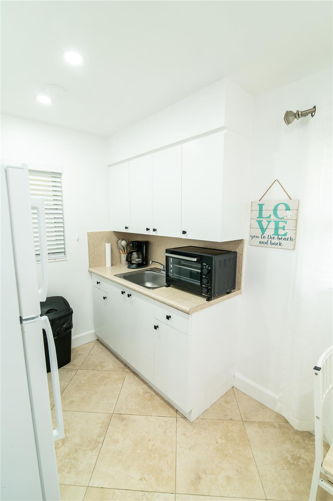 3230 Ne 13th Street - Photo 4