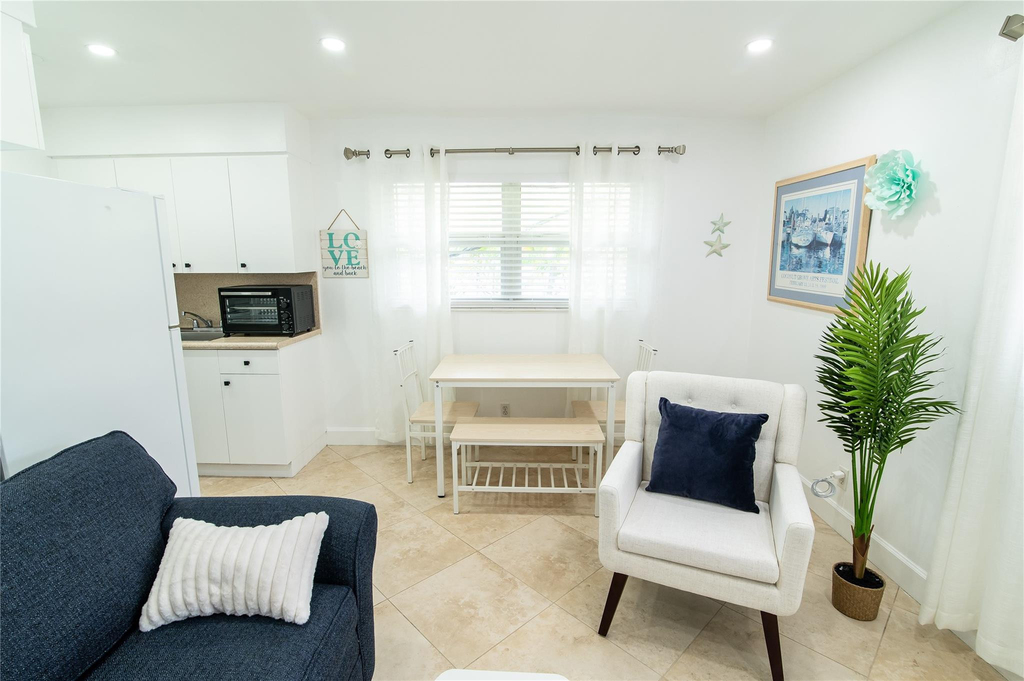 3230 Ne 13th Street - Photo 0