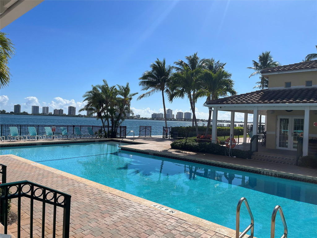 1040 Lake Shore Drive - Photo 8