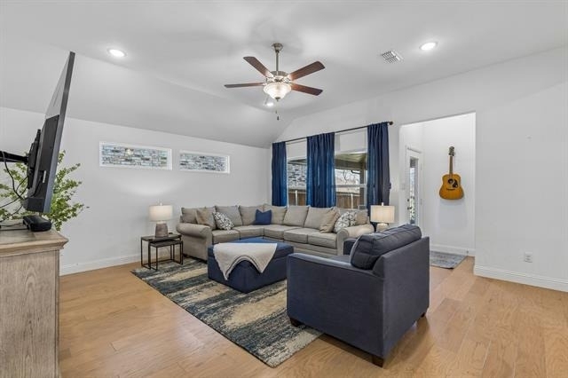 685 Coleman Street - Photo 2
