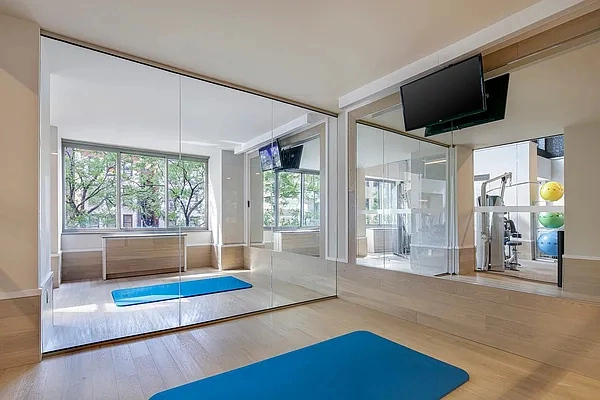 360 West 43rd Street - Photo 6