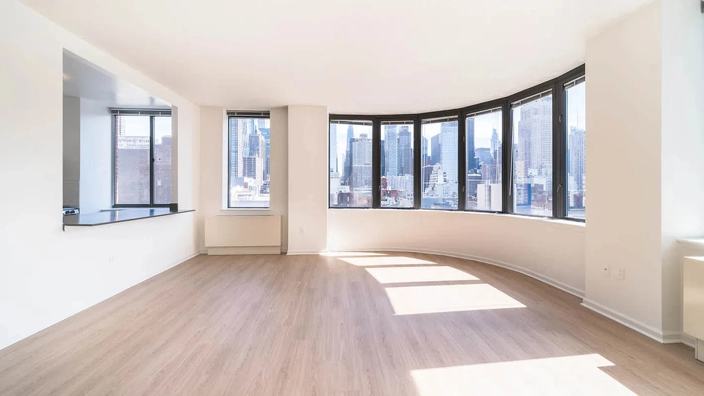 505 West 54th Street - Photo 1