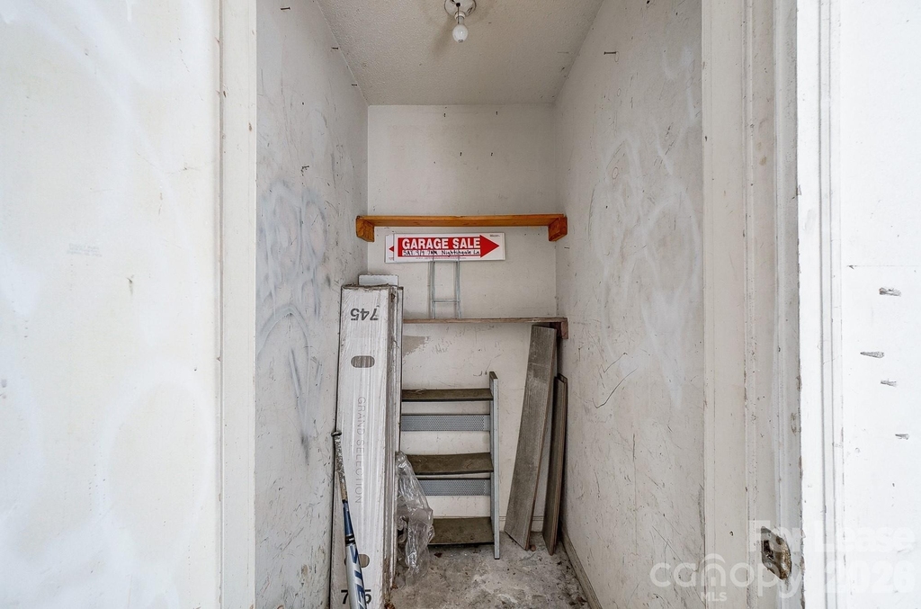 8518 Castle Pine Court - Photo 30