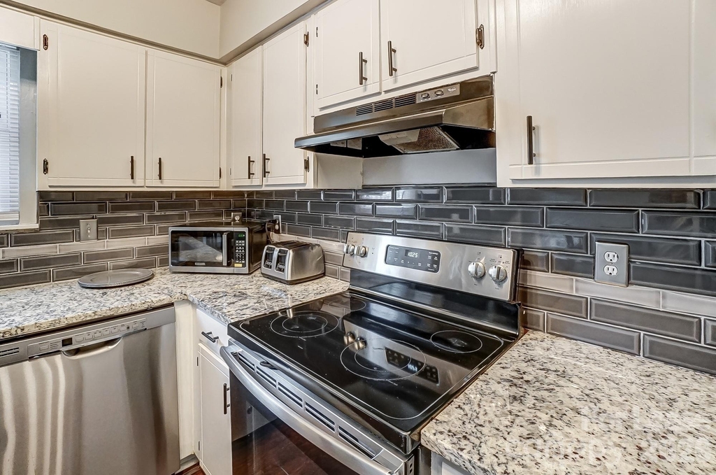 8518 Castle Pine Court - Photo 9
