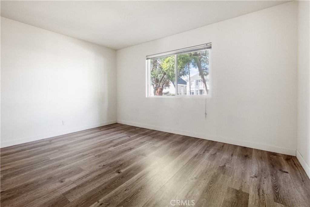 2726 S Menlo Ave. - Photo 6