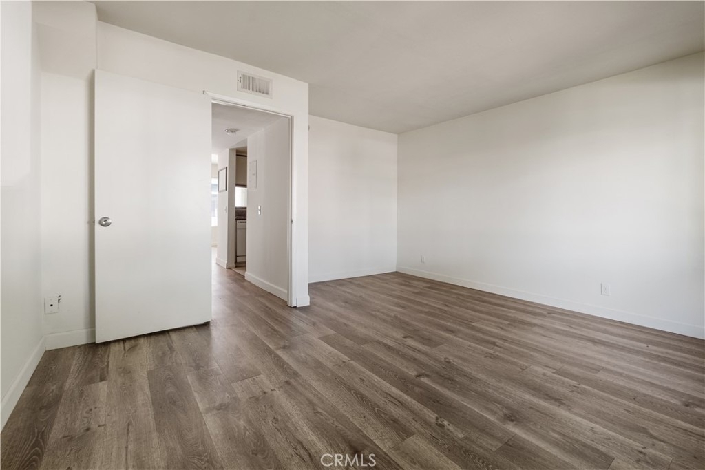 2726 S Menlo Ave. - Photo 4