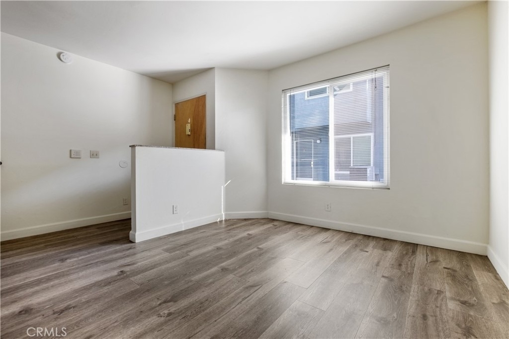 2726 S Menlo Ave. - Photo 8