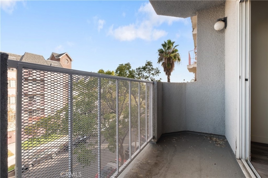 1246 W 30th Street W - Photo 9