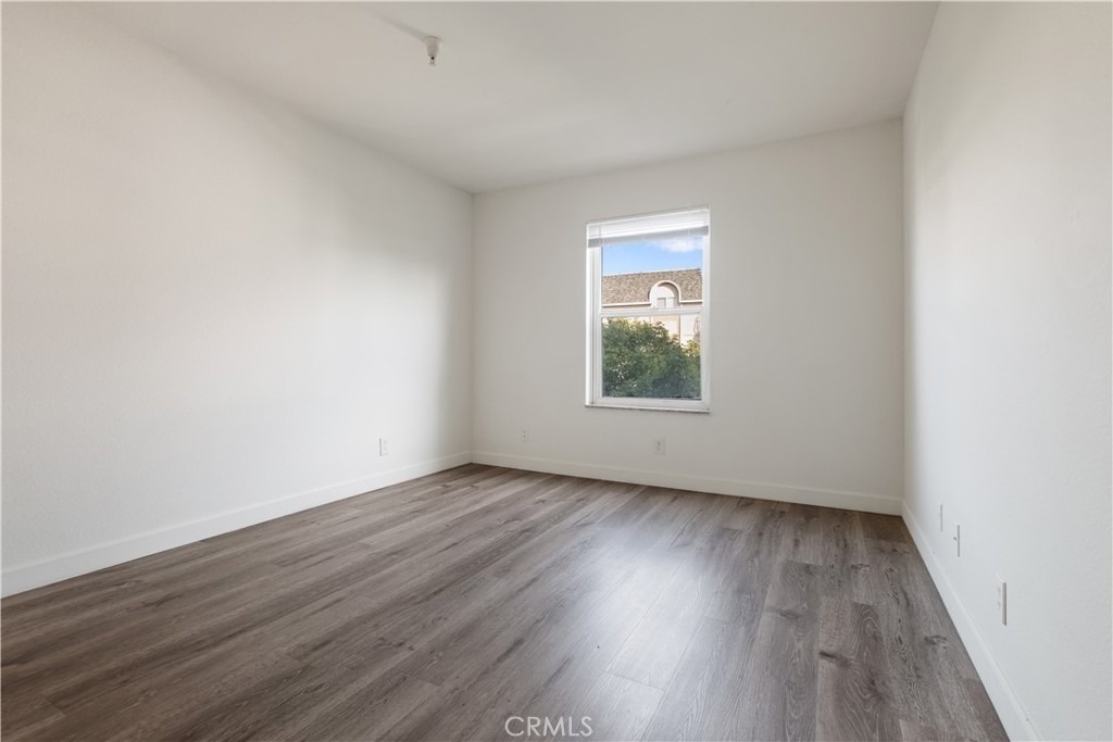 1246 W 30th Street W - Photo 6