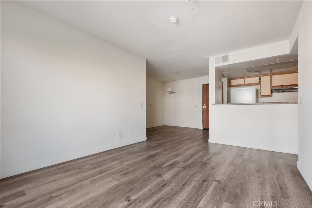 1246 W 30th Street W - Photo 0