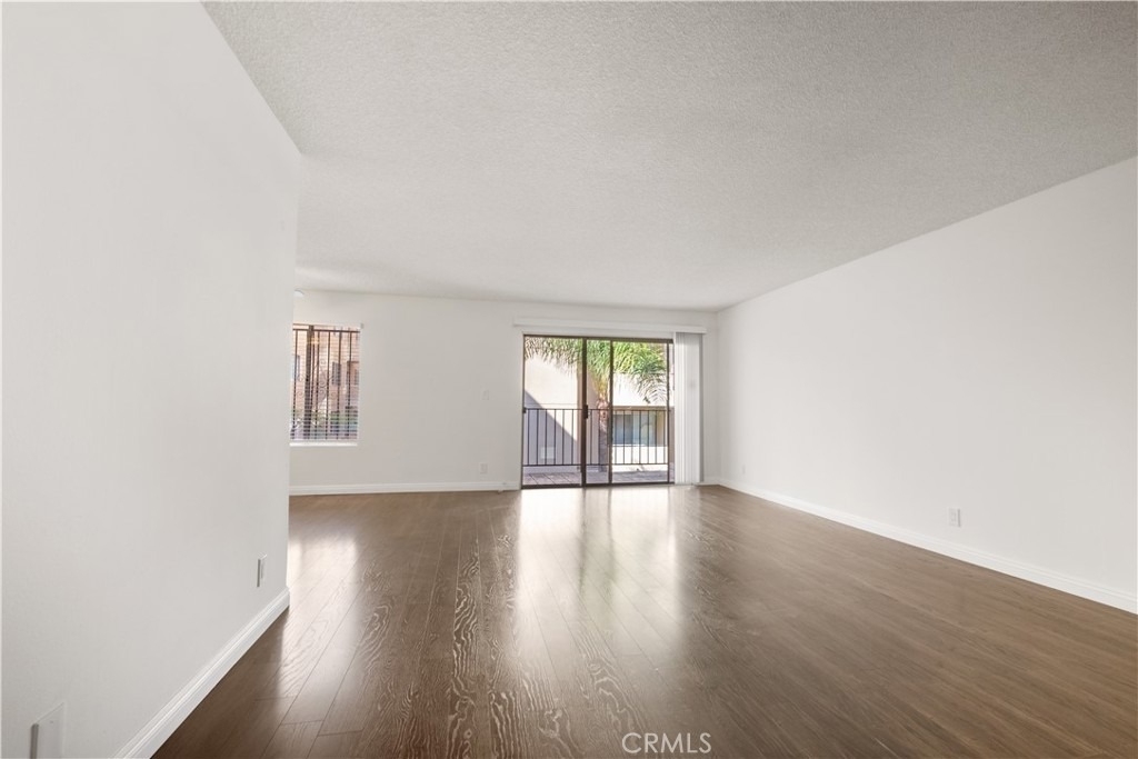 433 S Manhattan Place - Photo 5